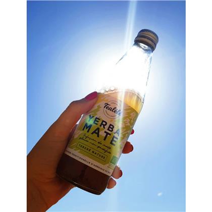 Le partenaire de votre été! Faible en sucres, bourré d'énergie naturelle, bio et local! @tealelemate Your summer's companion!@tealelemate is low on sugar, filled with plant-based energy, organic and local!